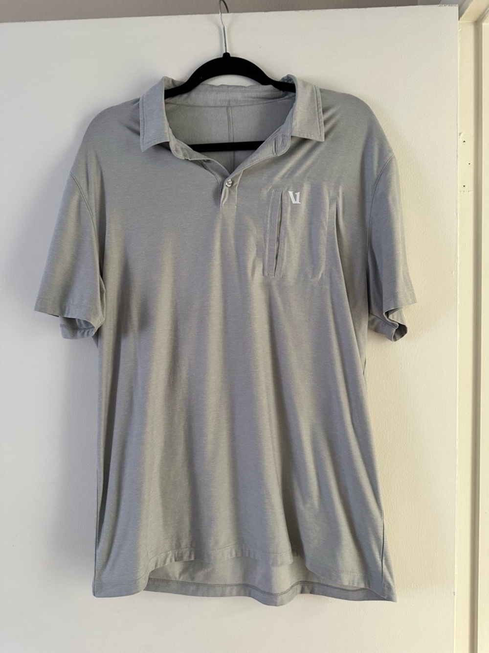 Vuori Men's Short-Sleeve Polo Shirt in Light Gray